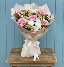 Букет цветов из:  Гвоздики, Орхидеи и Розы в Каменной Балке