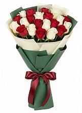 Букет Микс из красных и белых роз в Каменной Балке