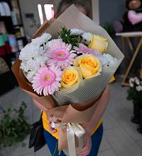 Букет цветов из:  Герберы, Розы и Хризантемы в Каменной Балке