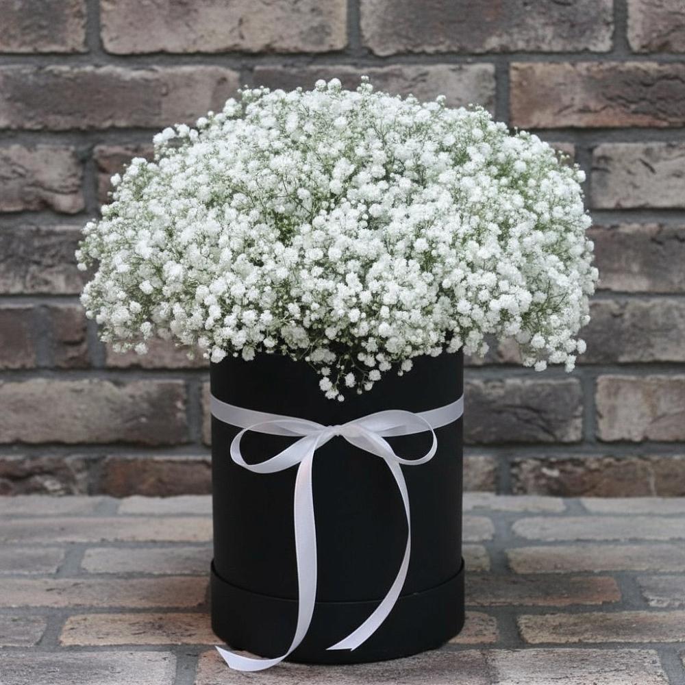 Цветочная композиция из Гипсофила в шляпной коробке в Каменной Балке