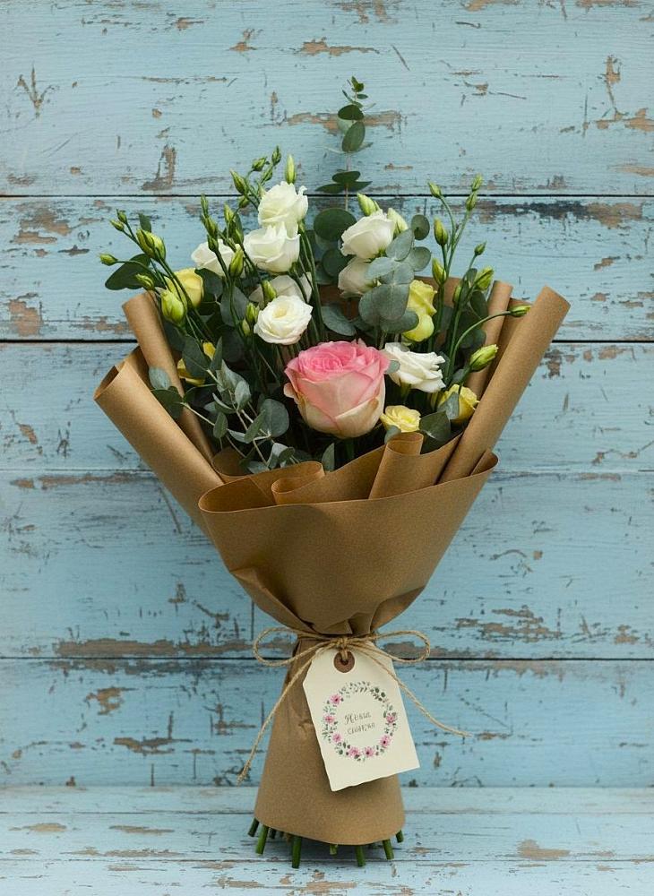 Букет цветов из: Розы и Лизиантусы в Каменной Балке