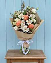 Букет цветов из:  Альстромерии, Лизиантусы, Розы и Хризантемы в Каменной Балке