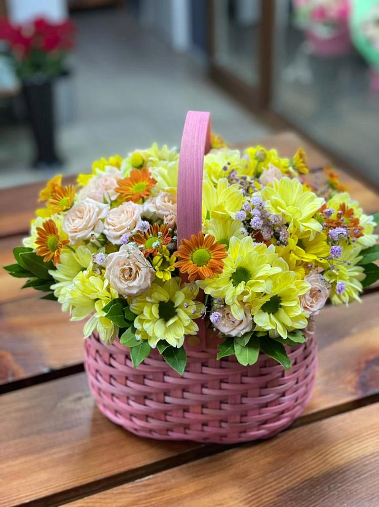 Цветочная композиция из Хризантемы и Розы в корзине в Каменной Балке