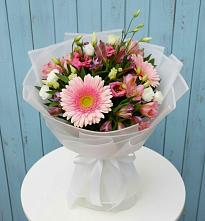 Букет цветов из:  Герберы, Альстромерии и Лизиантусы в Каменной Балке