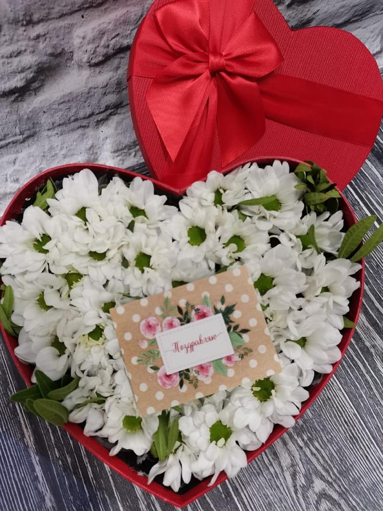 Цветочная композиция из Хризантемы в виде сердца в Каменной Балке