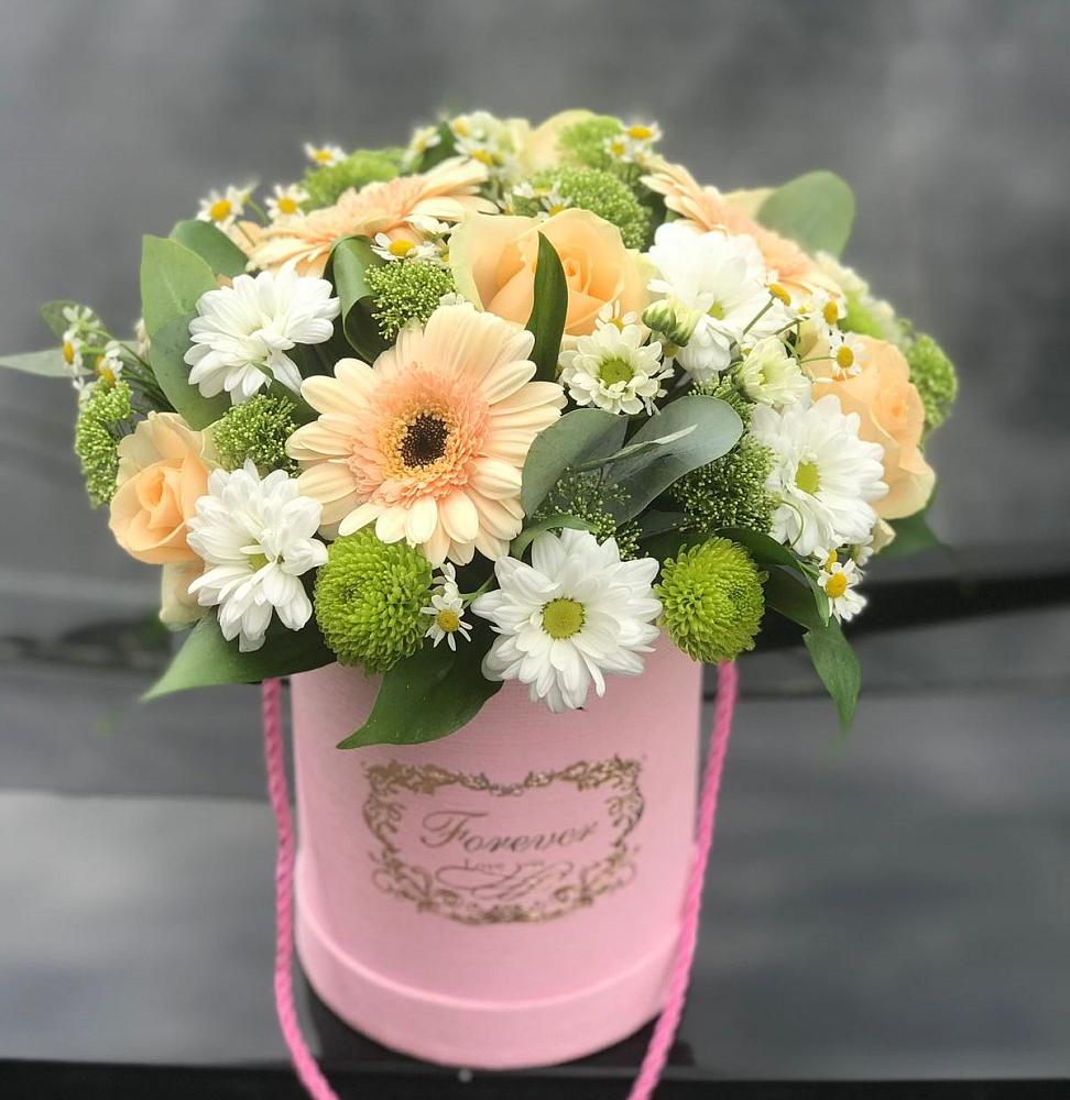 Цветочная композиция из Розы, Герберы и Хризантемы в шляпной коробке в Каменной Балке