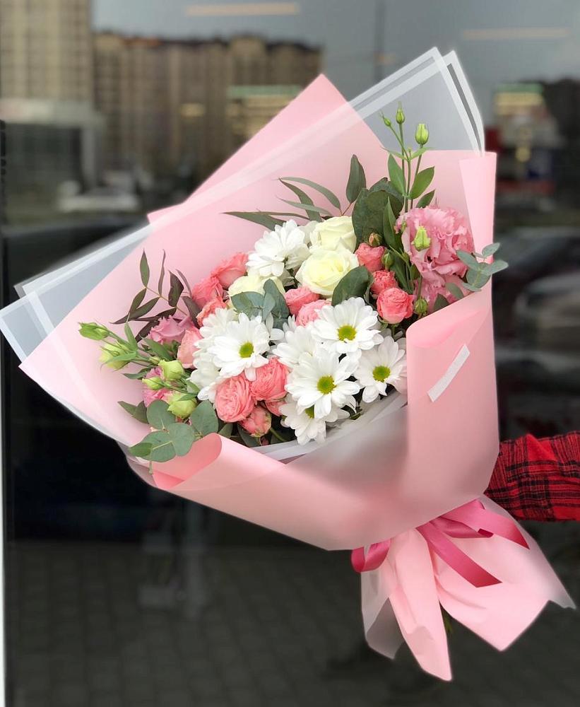 Букет нежный в Каменной Балке Букет цветов из: Розы, Лизиантусы и Хризантемы в Каменной Балке