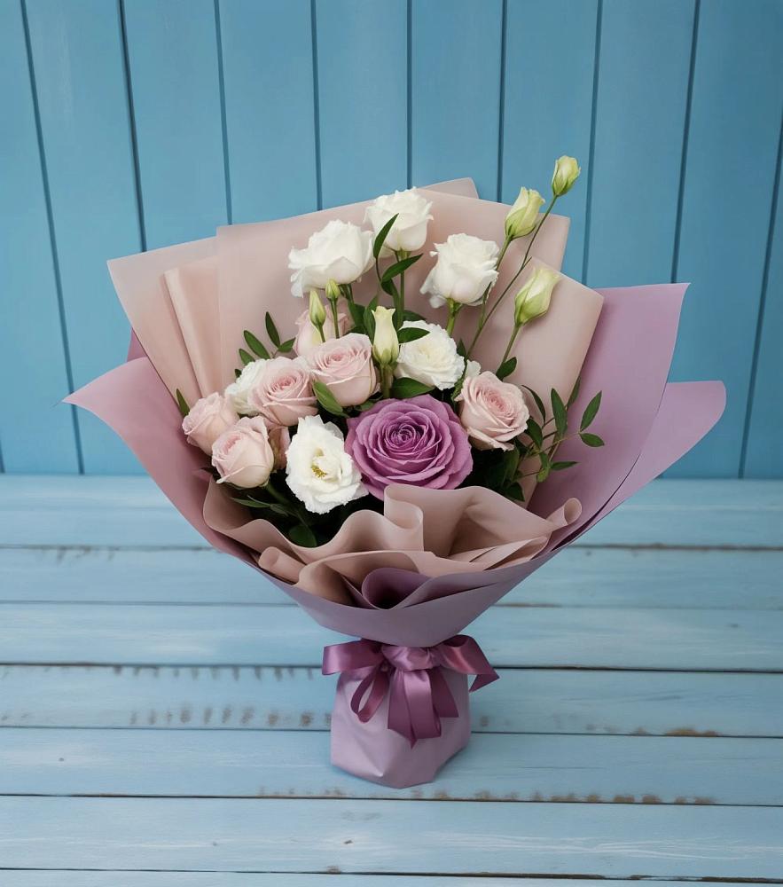 Букет цветов из: Розы и Лизиантусы в Каменной Балке